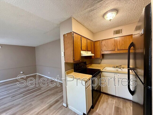 Building Photo - 2011 Stonemill Dr