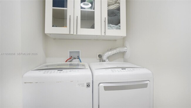 Building Photo - 1201 NE 85th St