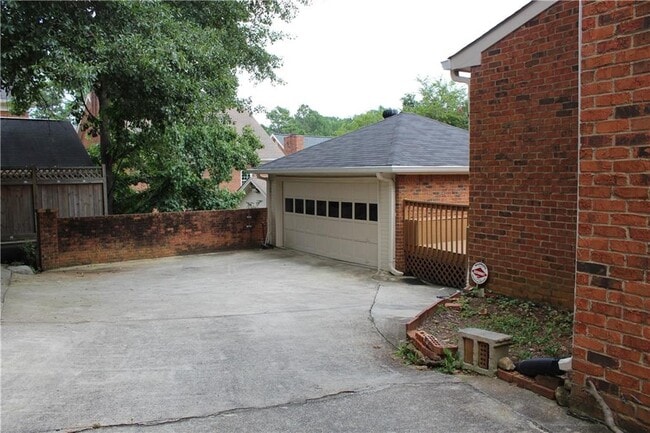 Building Photo - 3209 Henderson Walk