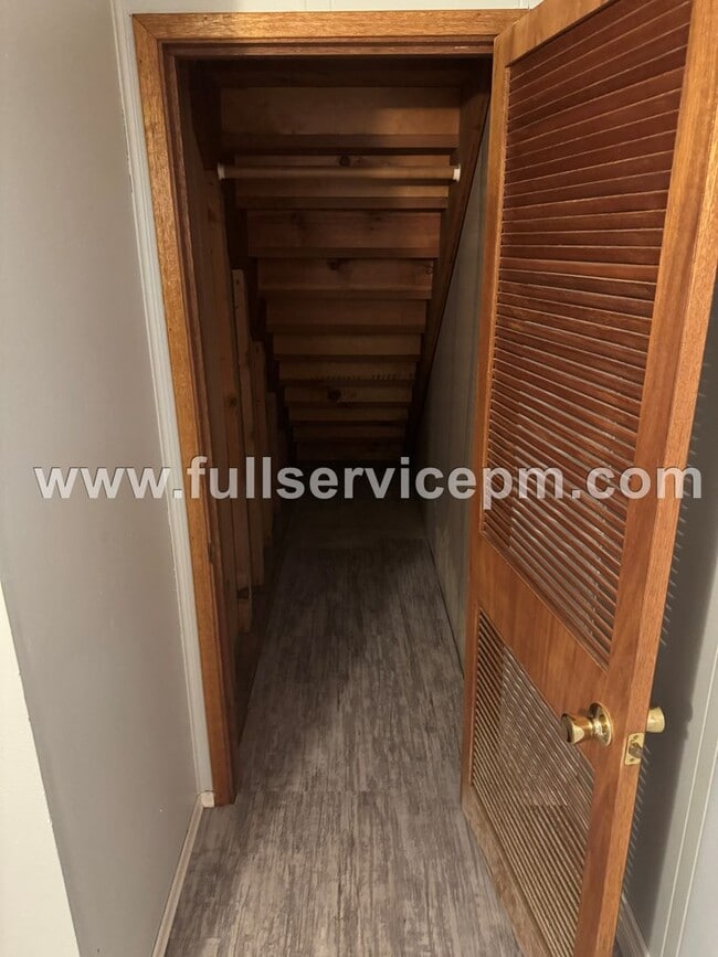 Building Photo - Lower basement studio unit in a house