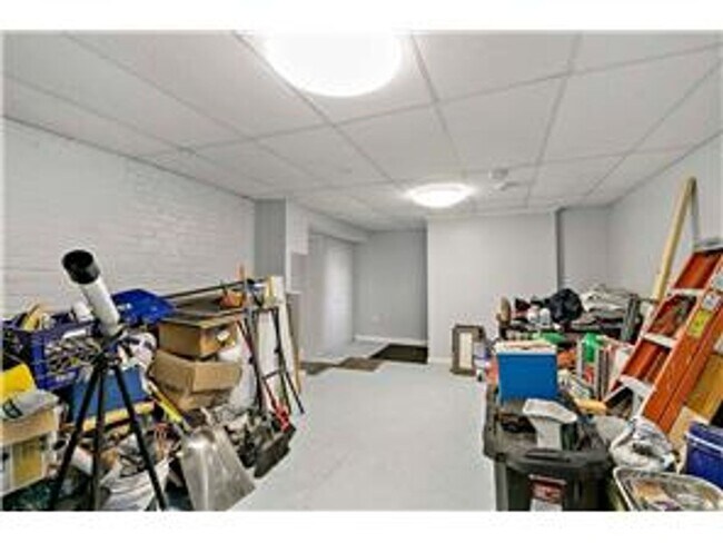 Building Photo - 2928 Emerson Ave N