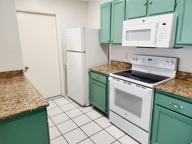 Building Photo - 23503 Prairie Bird Dr