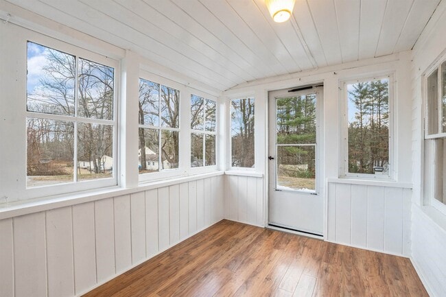 Building Photo - 52 Pine St