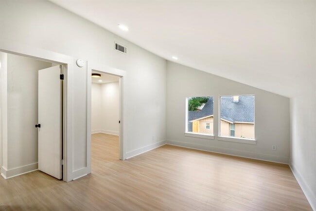Building Photo - 17 Dowlen Pl