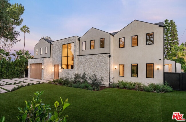 Building Photo - 5064 Encino Ave