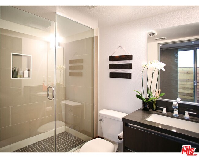 Building Photo - 1211 N Garbo Ln