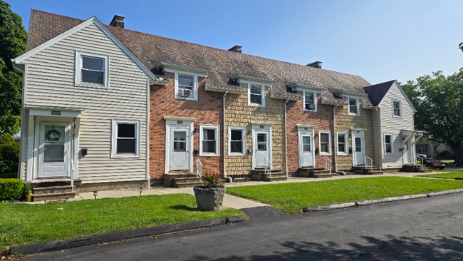 Primary Photo - 1312 S Danley Square