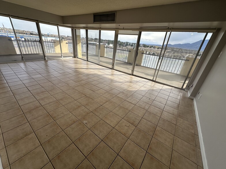 Building Photo - 411 Lakewood Cir
