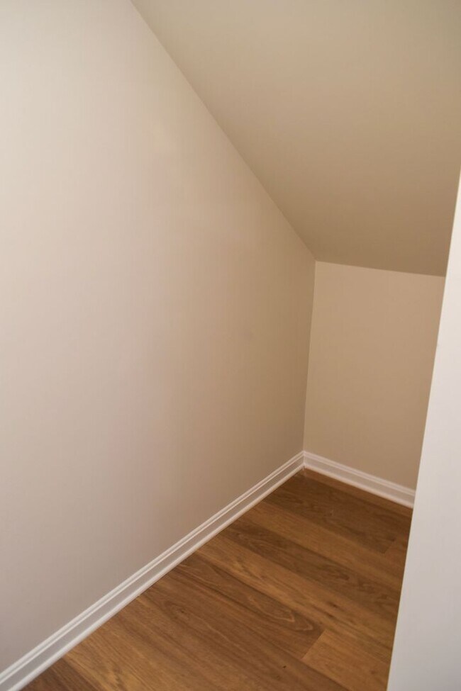 Building Photo - Stunning NEW Townhouse in Heritage Trace!