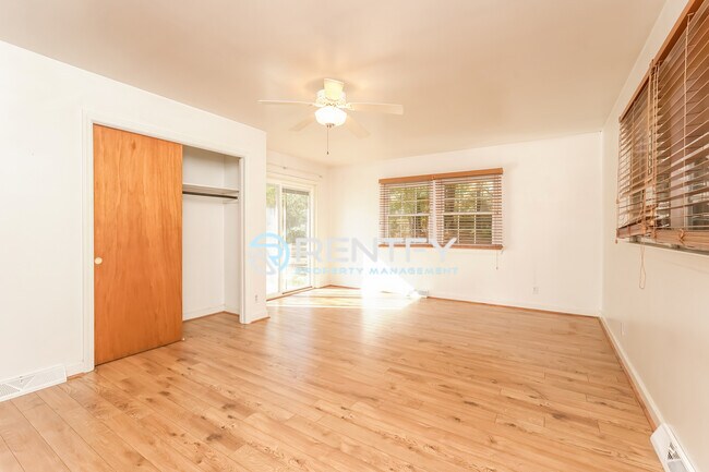 Building Photo - 260 Stewart Rd SE