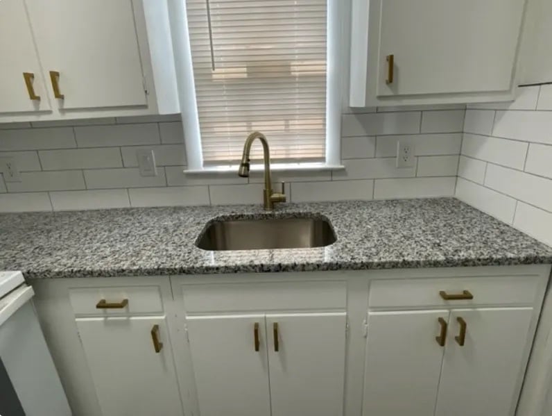 Building Photo - Room in Townhome on Greenbriar Rd