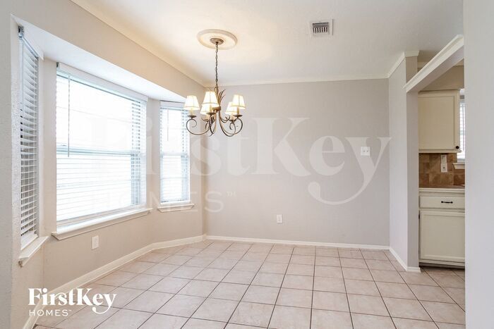 Building Photo - 7410 Blanco Pines Dr