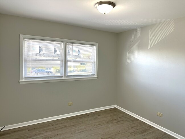 Building Photo - 9709 W Lorraine Dr