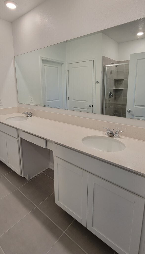 Building Photo - 620 Daring Dr