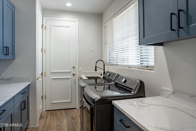 Building Photo - 11263 E Ajave Dr