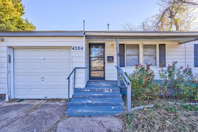 Building Photo - Stylish Home with Covered Deck & Easy I-44...