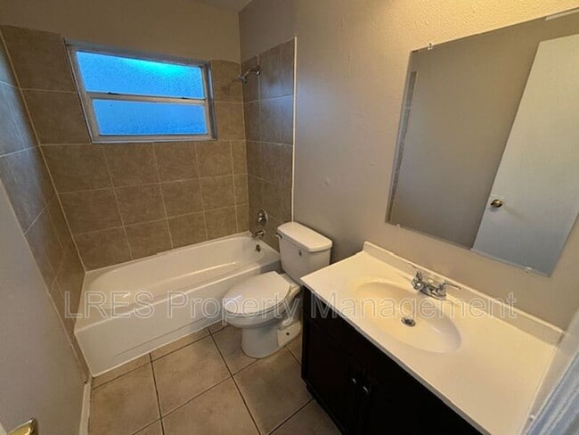 Building Photo - 2437 Chase Ave