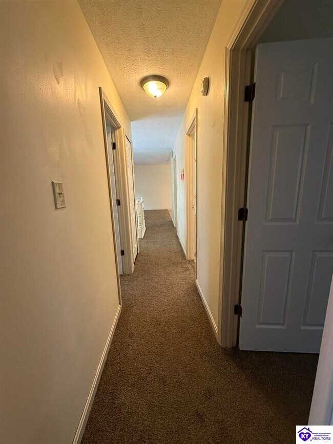 Building Photo - 105 Candy Ct