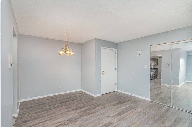 Building Photo - 13620 Lamon Ave
