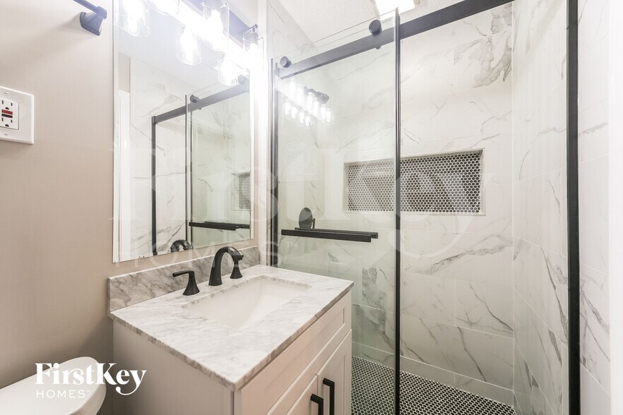 Building Photo - 1829 Downing St