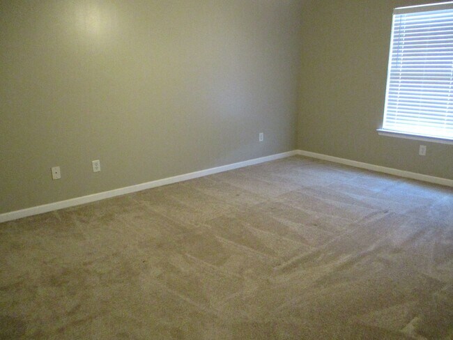 Building Photo - Townhome in Evans