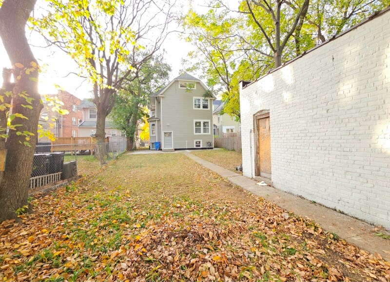 Building Photo - 121 N Menard Ave