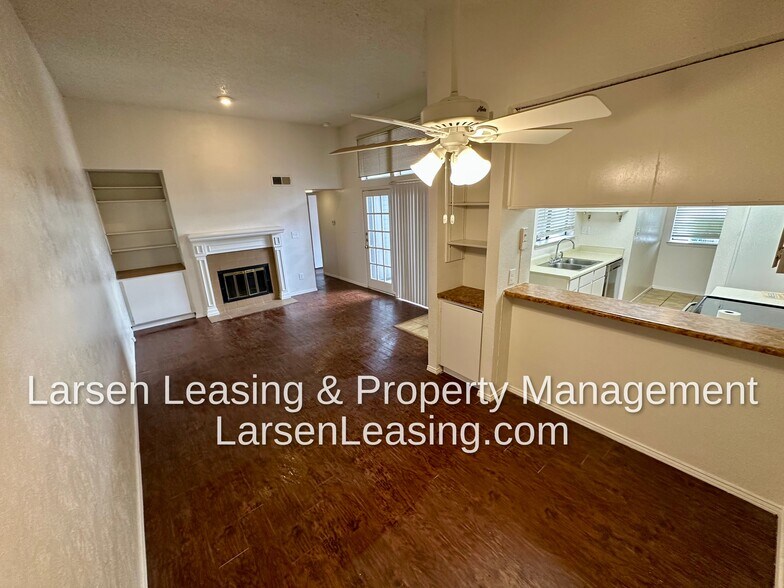 Living Room - 628 Bellaire Dr