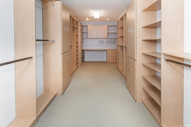 Building Photo - 3516 S Ashwood Dr