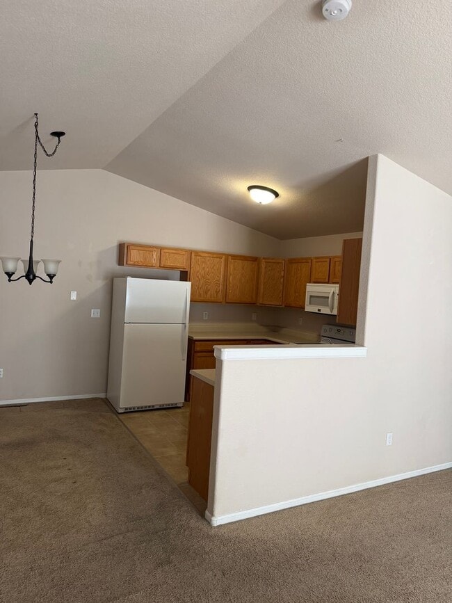 Building Photo - Roomy Midtown 3 bedroom 2 bath