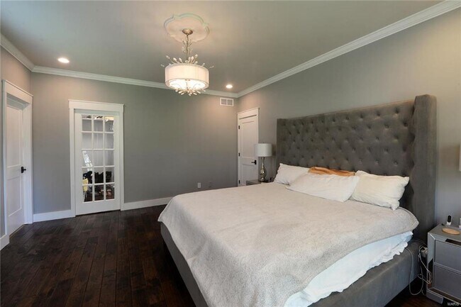 Building Photo - 1306 S Geyer Rd