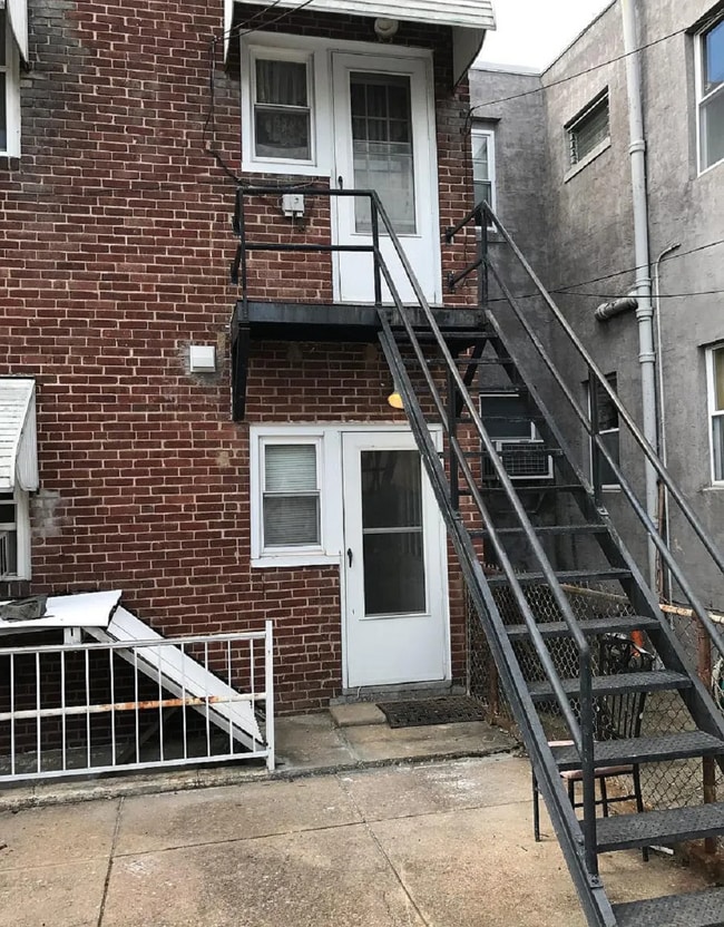Building Photo - 3059 Cedar St