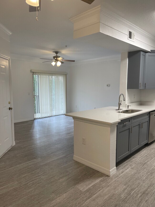Primary Photo - 11480 Villa Grand