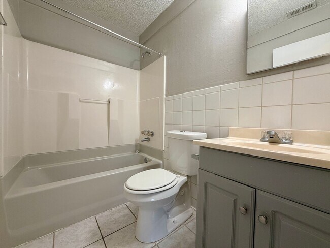 Building Photo - 684 Hobbs Dr