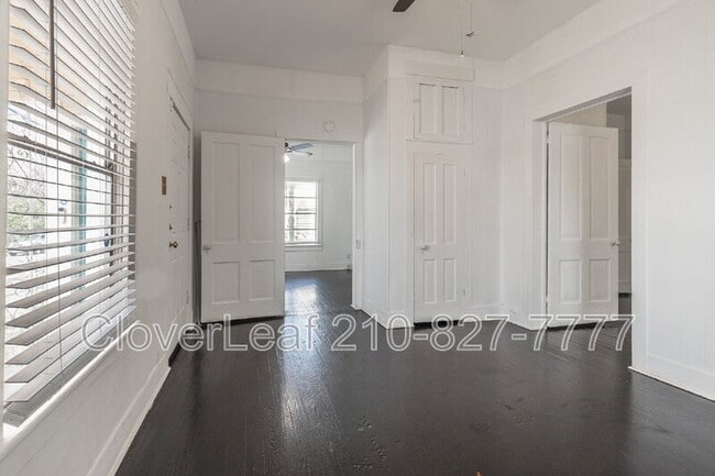 Building Photo - 323 Barrera St