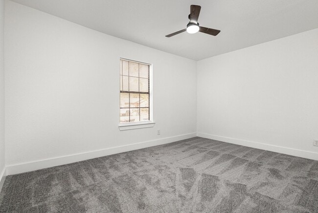 Building Photo - 1527 Columbia Ave