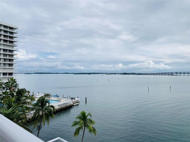 Building Photo - 1541 Brickell Ave