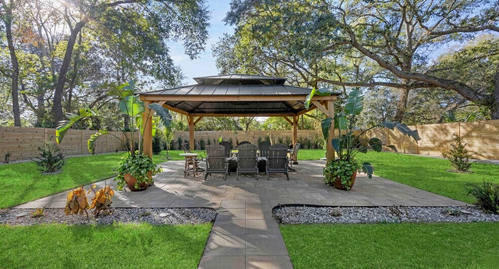 Building Photo - 116 Second Avenue Southwest-SI ID1502035P