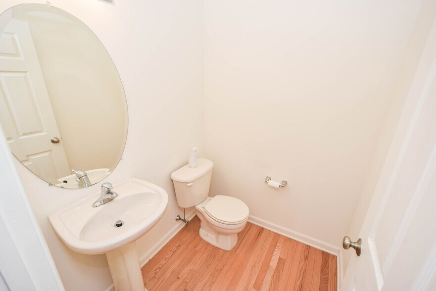 Building Photo - 67 Chelsea Ct