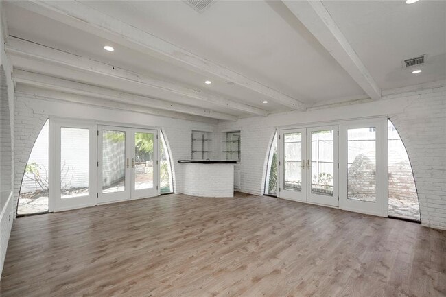 Building Photo - 4202 N Hills Dr