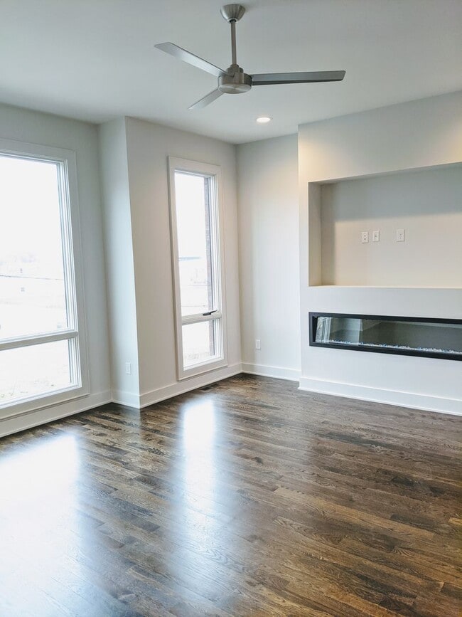 Building Photo - Luxury Townhome in Desirable Germantown Neighborhood