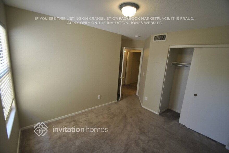 Building Photo - 12809 W Roanoke Ave