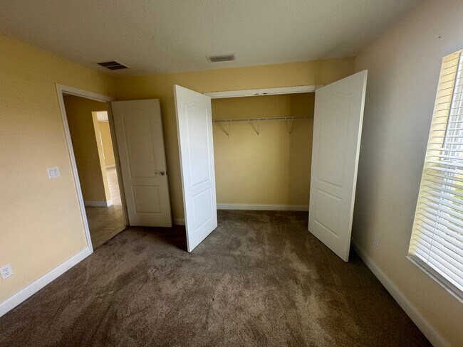 Building Photo - Spacious 4BR/2BA Home in Oaks at Ocala Cro...