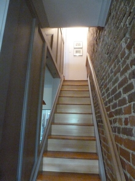 to Upstairs - 732 3rd St NE