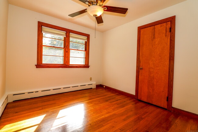 Building Photo - 408 Shelton Ave