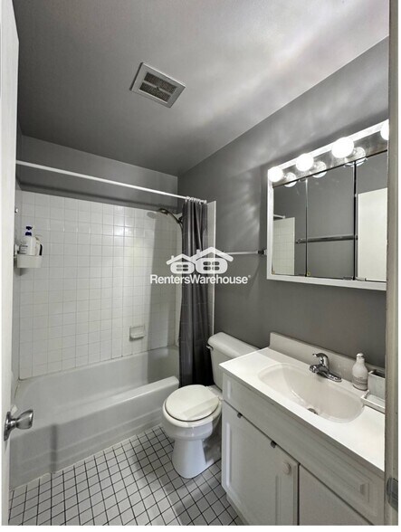 Building Photo - 2740 Rosalyn Ct
