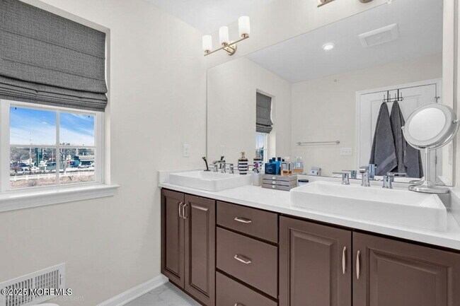 Building Photo - 2002 Evans Ln