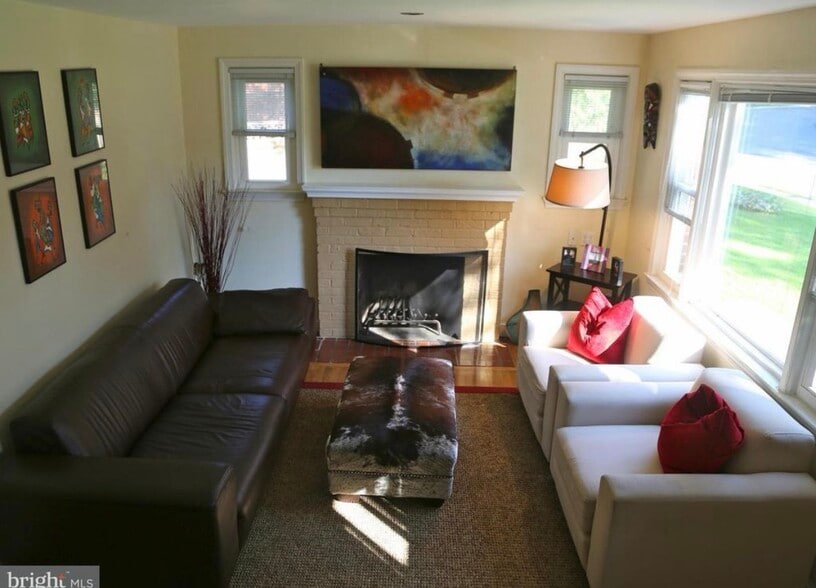 Building Photo - 6011 Ryland Dr