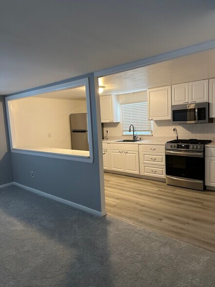 Primary Photo - 219 E Knight Ave