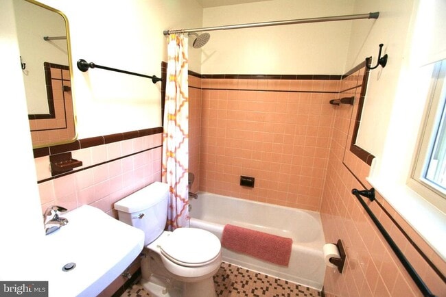 Building Photo - 10104 Towhee Ave