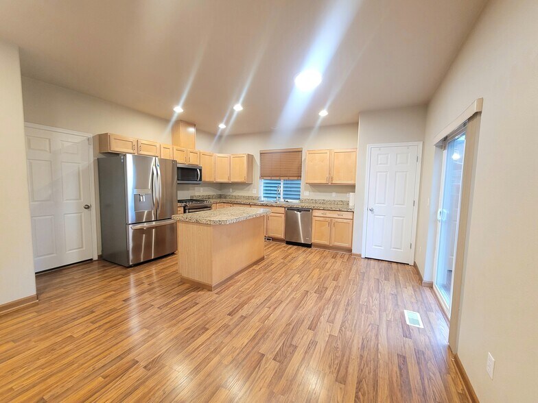 Building Photo - 19226 25th Ave SE